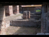 01378 ostia - regio ii - insula xi - fullonica (ii,xi,1) - bli in die halle von norden.jpg